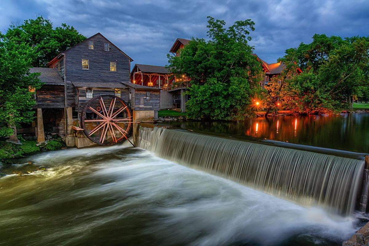 Moonshine Chalet, Hot Tub, Pool Access, Wifi, 1089 Free Tickets Each Paid Day, Dollywood And More Gatlinburg Ngoại thất bức ảnh