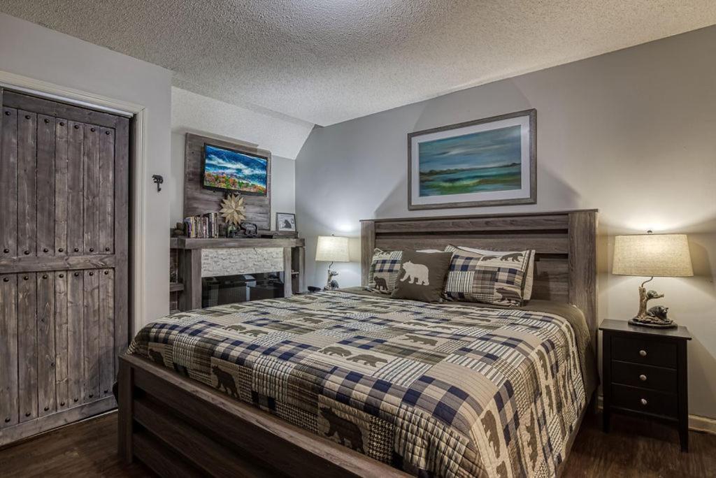Moonshine Chalet, Hot Tub, Pool Access, Wifi, 1089 Free Tickets Each Paid Day, Dollywood And More Gatlinburg Ngoại thất bức ảnh