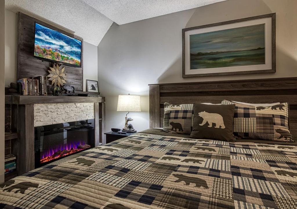 Moonshine Chalet, Hot Tub, Pool Access, Wifi, 1089 Free Tickets Each Paid Day, Dollywood And More Gatlinburg Ngoại thất bức ảnh