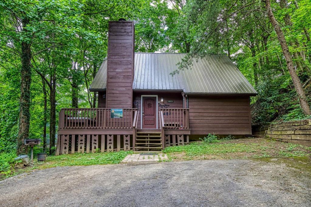 Moonshine Chalet, Hot Tub, Pool Access, Wifi, 1089 Free Tickets Each Paid Day, Dollywood And More Gatlinburg Ngoại thất bức ảnh