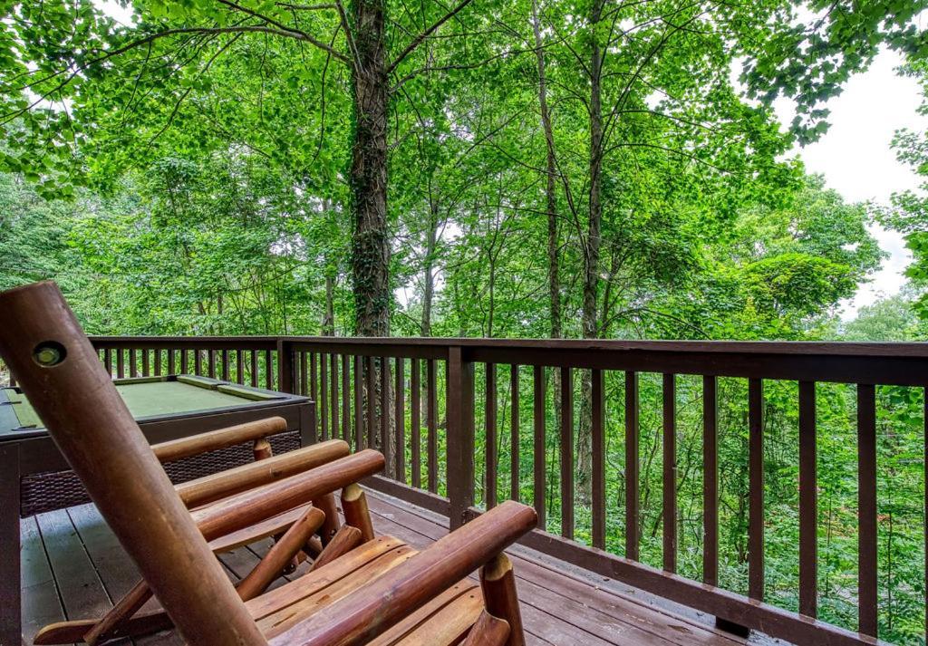 Moonshine Chalet, Hot Tub, Pool Access, Wifi, 1089 Free Tickets Each Paid Day, Dollywood And More Gatlinburg Ngoại thất bức ảnh