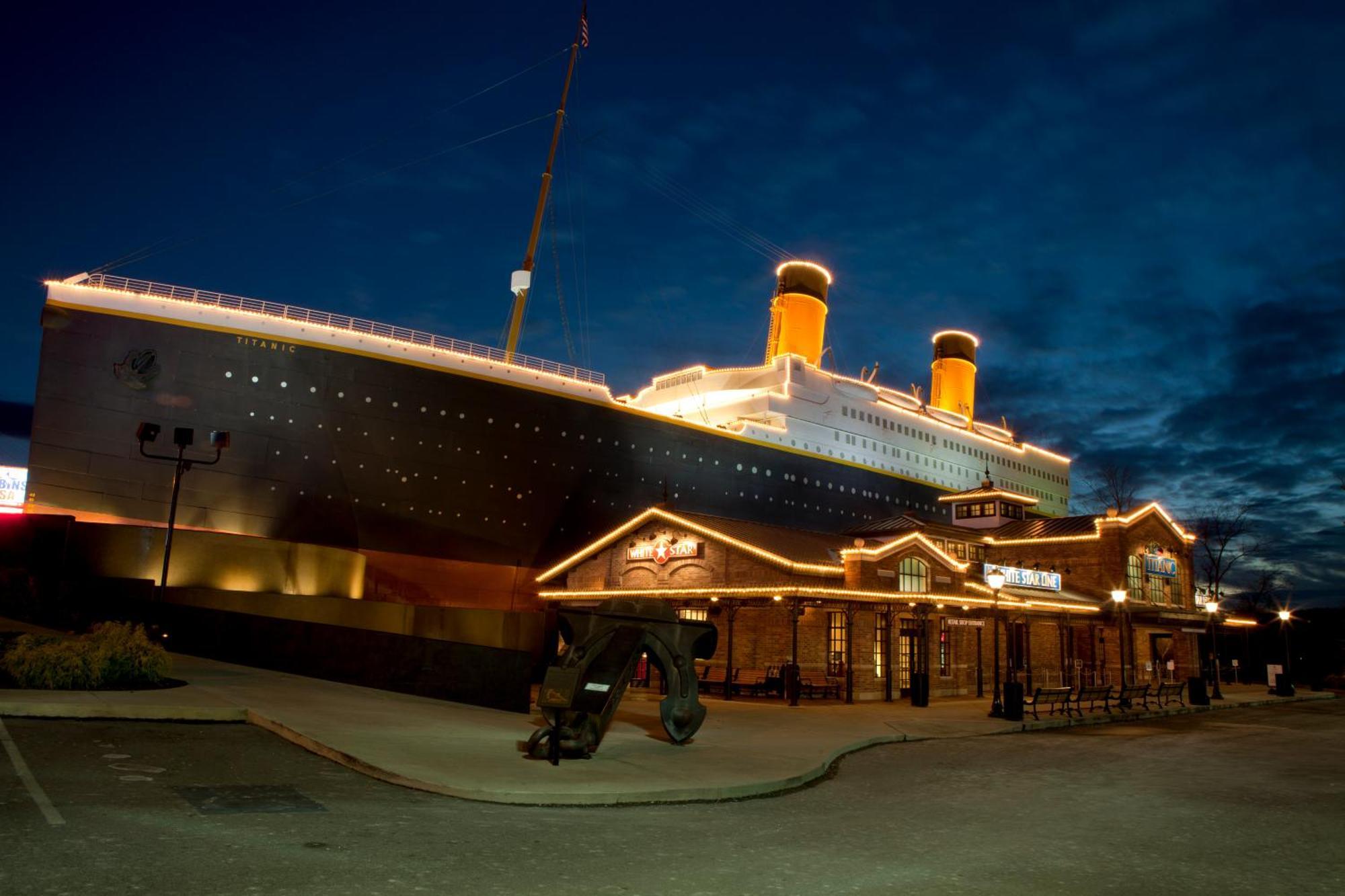 Moonshine Chalet, Hot Tub, Pool Access, Wifi, 1089 Free Tickets Each Paid Day, Dollywood And More Gatlinburg Ngoại thất bức ảnh