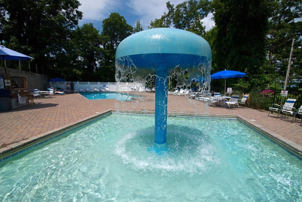 Moonshine Chalet, Hot Tub, Pool Access, Wifi, 1089 Free Tickets Each Paid Day, Dollywood And More Gatlinburg Ngoại thất bức ảnh