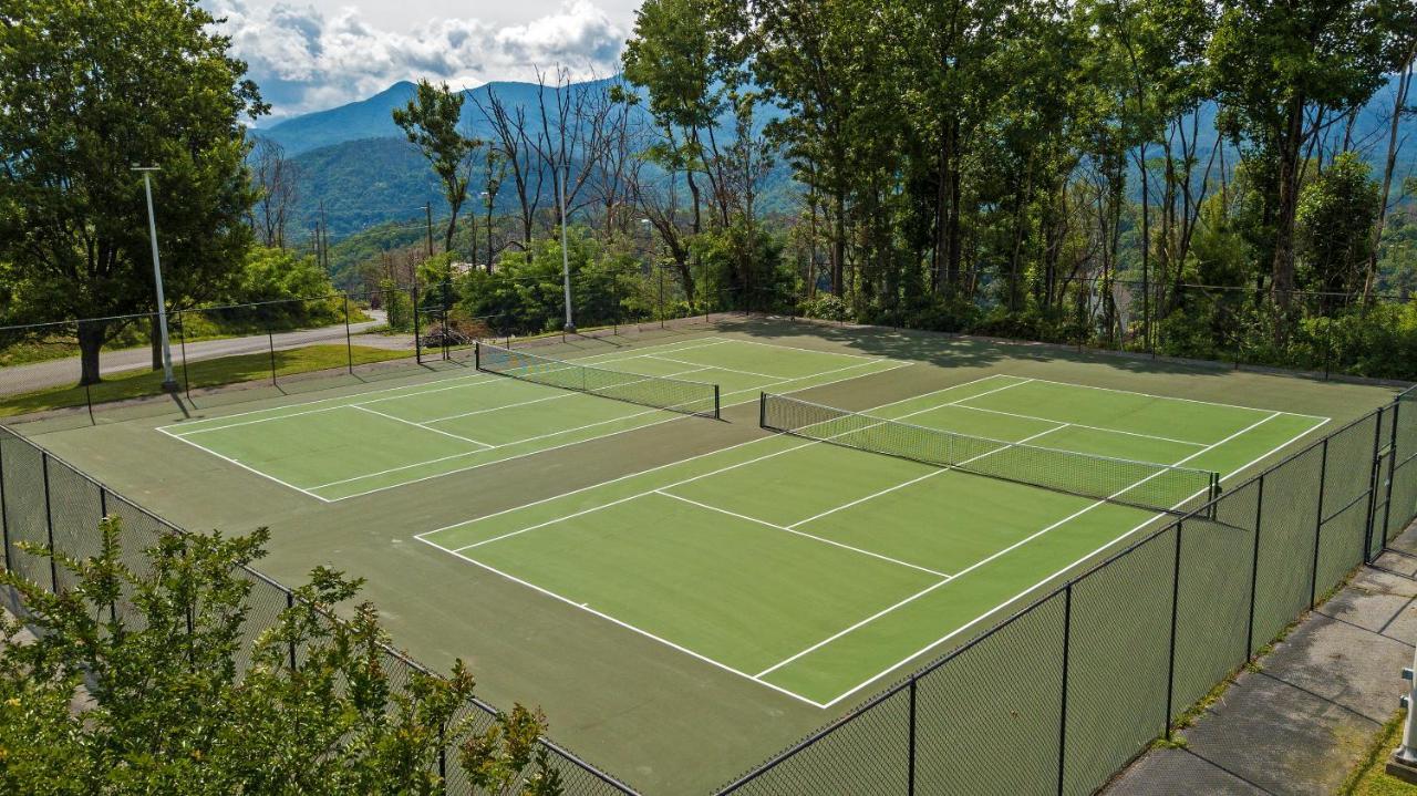 Moonshine Chalet, Hot Tub, Pool Access, Wifi, 1089 Free Tickets Each Paid Day, Dollywood And More Gatlinburg Ngoại thất bức ảnh