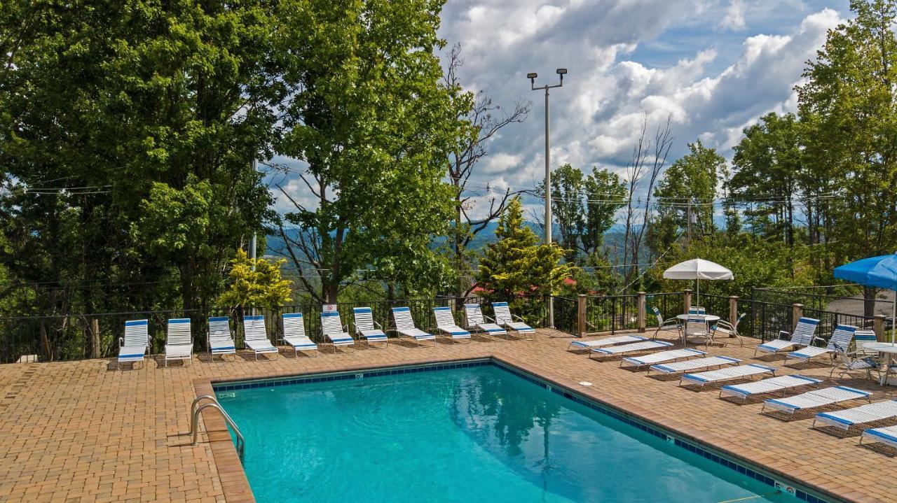 Moonshine Chalet, Hot Tub, Pool Access, Wifi, 1089 Free Tickets Each Paid Day, Dollywood And More Gatlinburg Ngoại thất bức ảnh