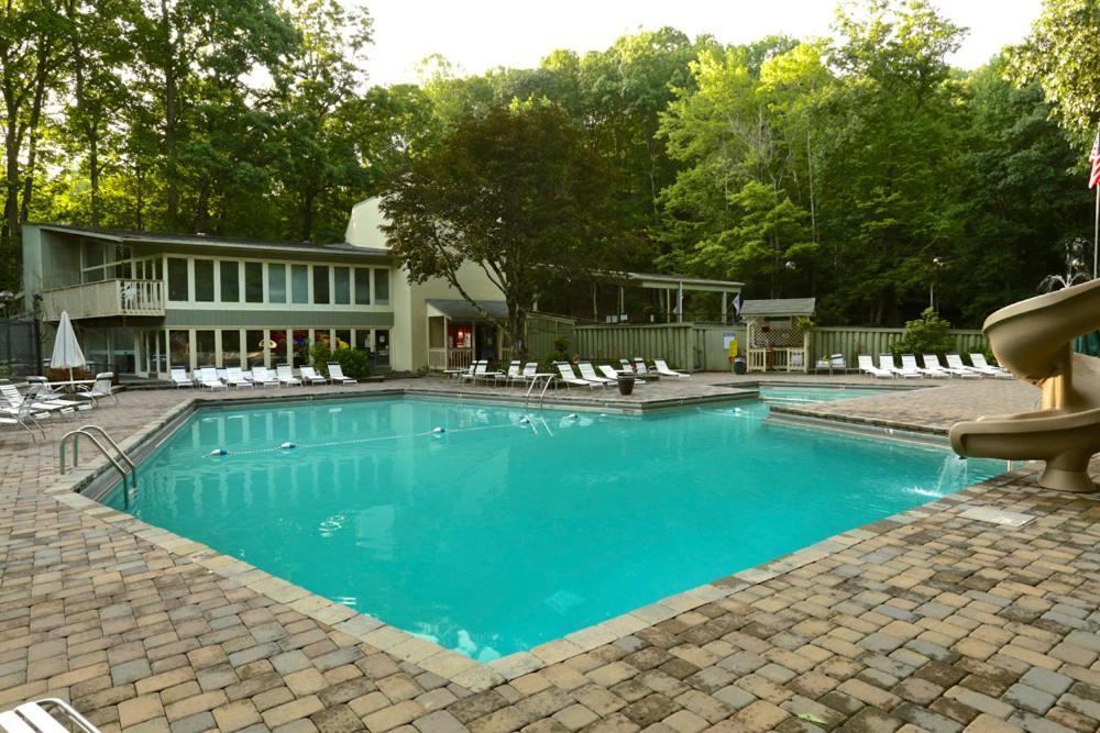 Moonshine Chalet, Hot Tub, Pool Access, Wifi, 1089 Free Tickets Each Paid Day, Dollywood And More Gatlinburg Ngoại thất bức ảnh